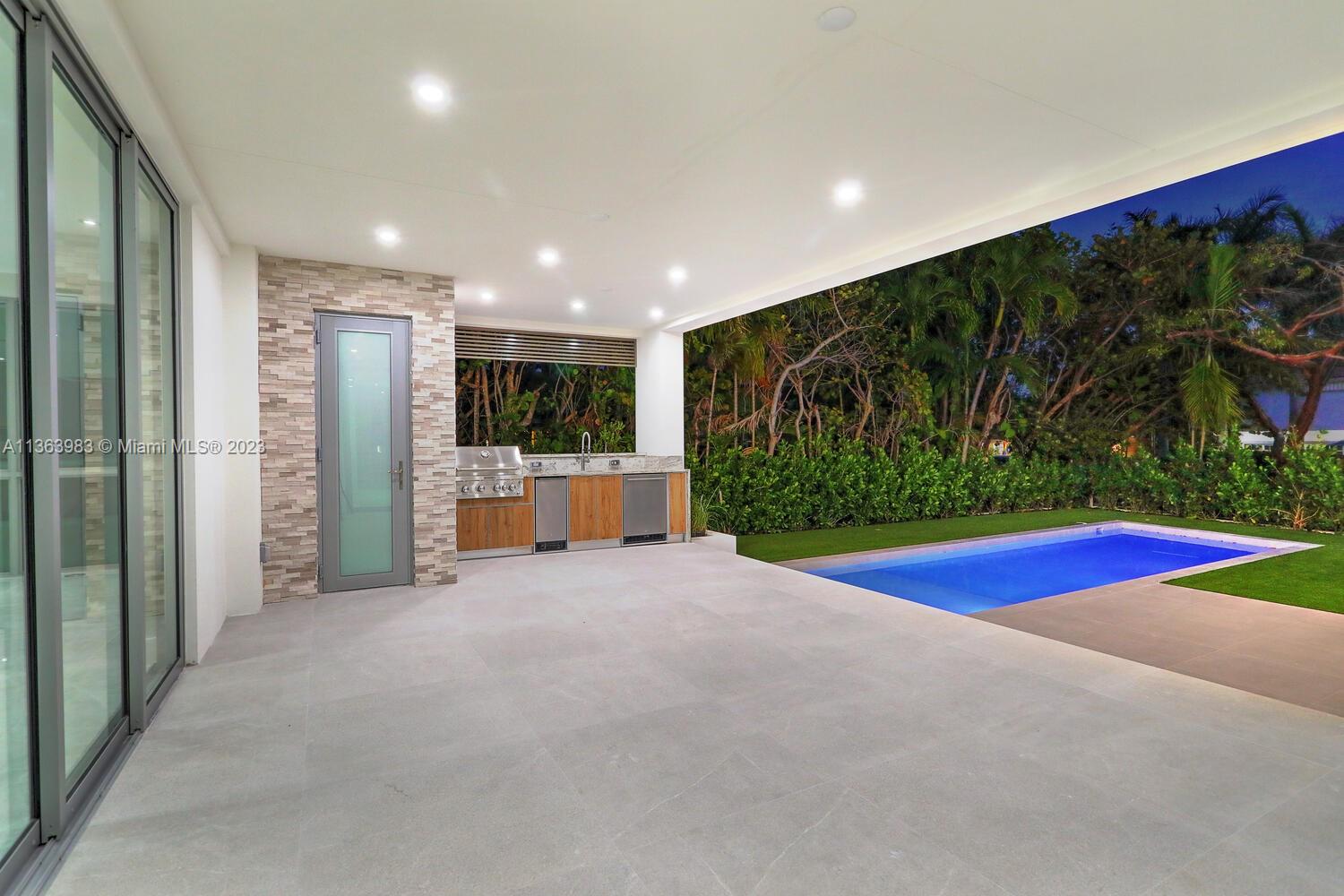 TROPICAL ISLE HOMES SUB 4 - Residential