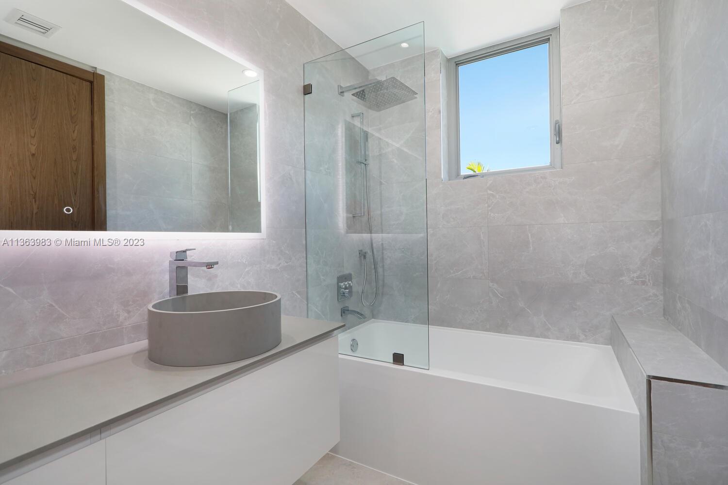 TROPICAL ISLE HOMES SUB 4 - Residential