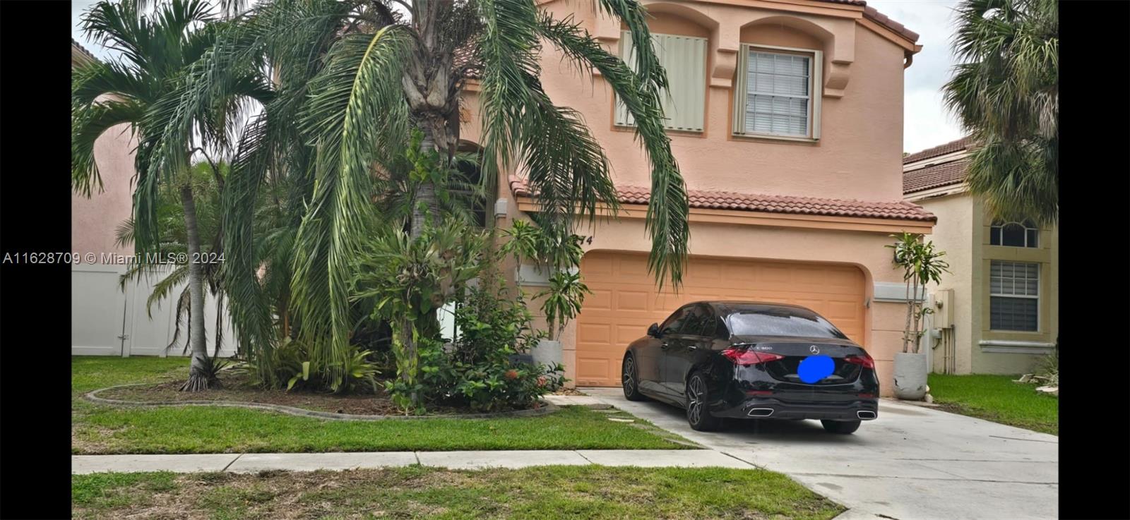 1474 Nw 153rd Ln, Pembroke Pines, Miami-Dade County, Florida - 4 Bedrooms  
3 Bathrooms - 