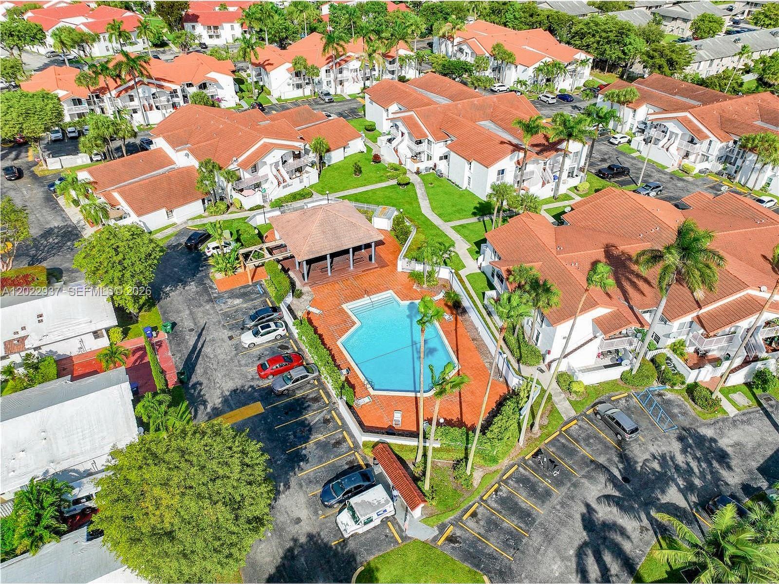 POINT LAKE CONDO IX - Residential