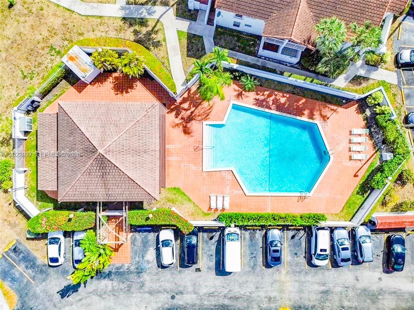 POINT LAKE CONDO IX - Residential