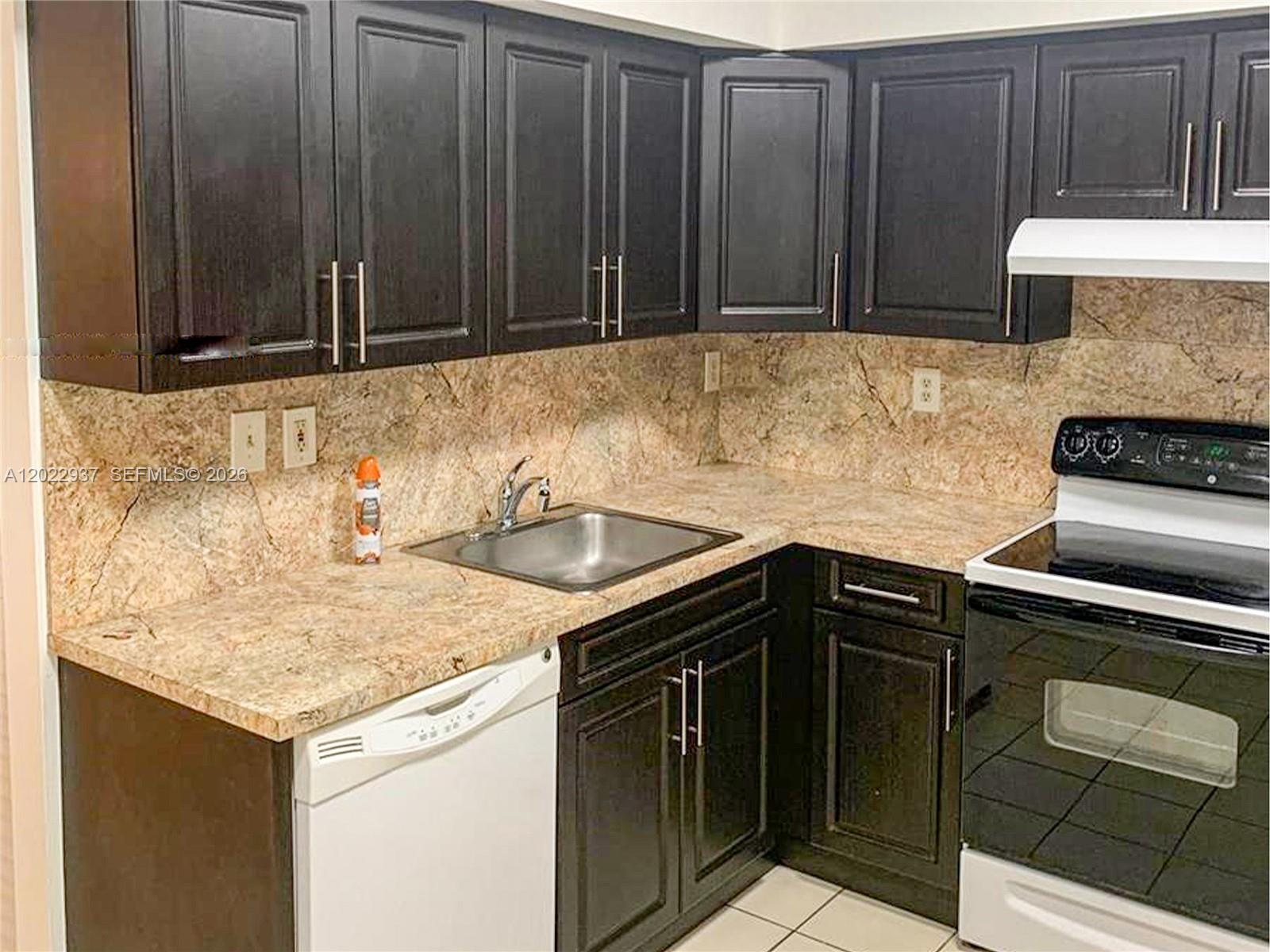 POINT LAKE CONDO IX - Residential