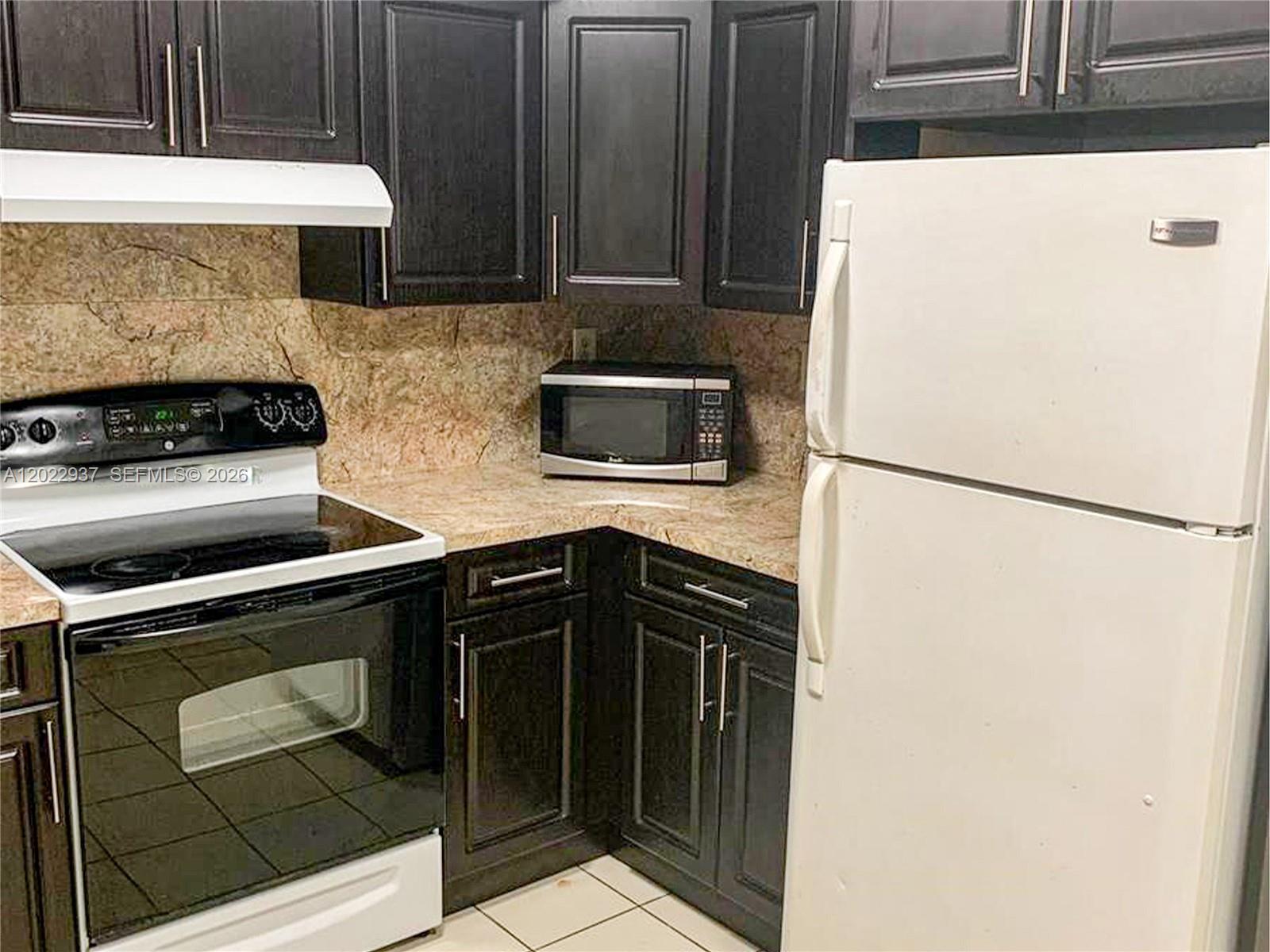 POINT LAKE CONDO IX - Residential