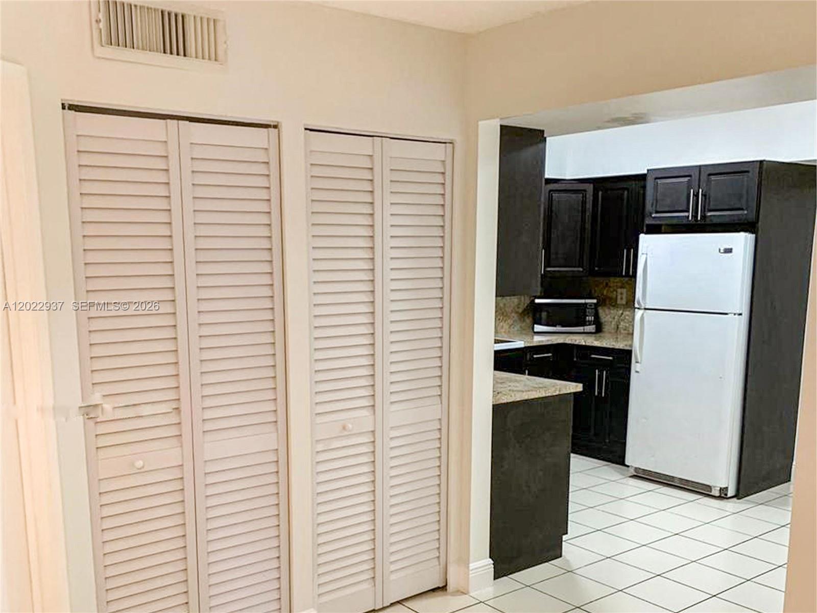 POINT LAKE CONDO IX - Residential