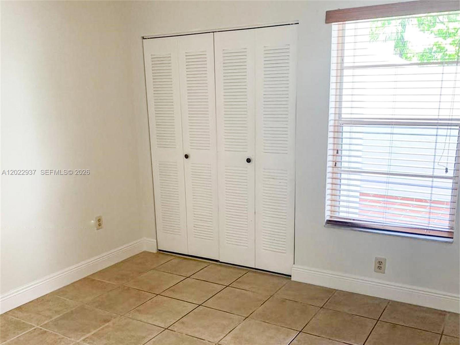 POINT LAKE CONDO IX - Residential