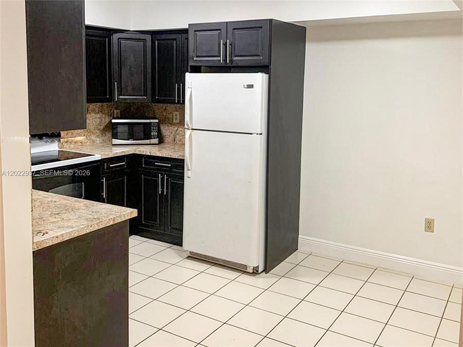 POINT LAKE CONDO IX - Residential