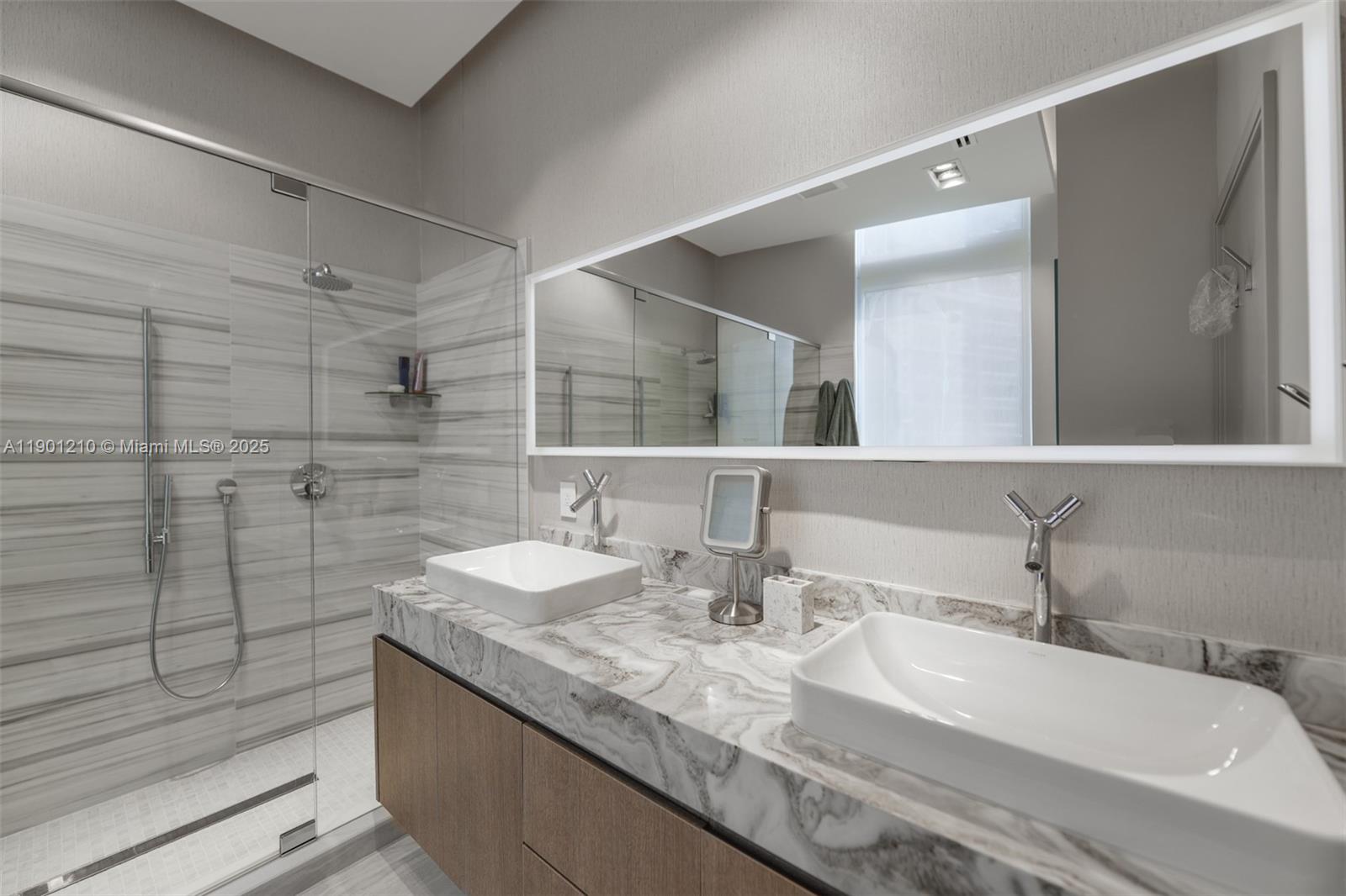 ICON BRICKELL NO TWO - Residential