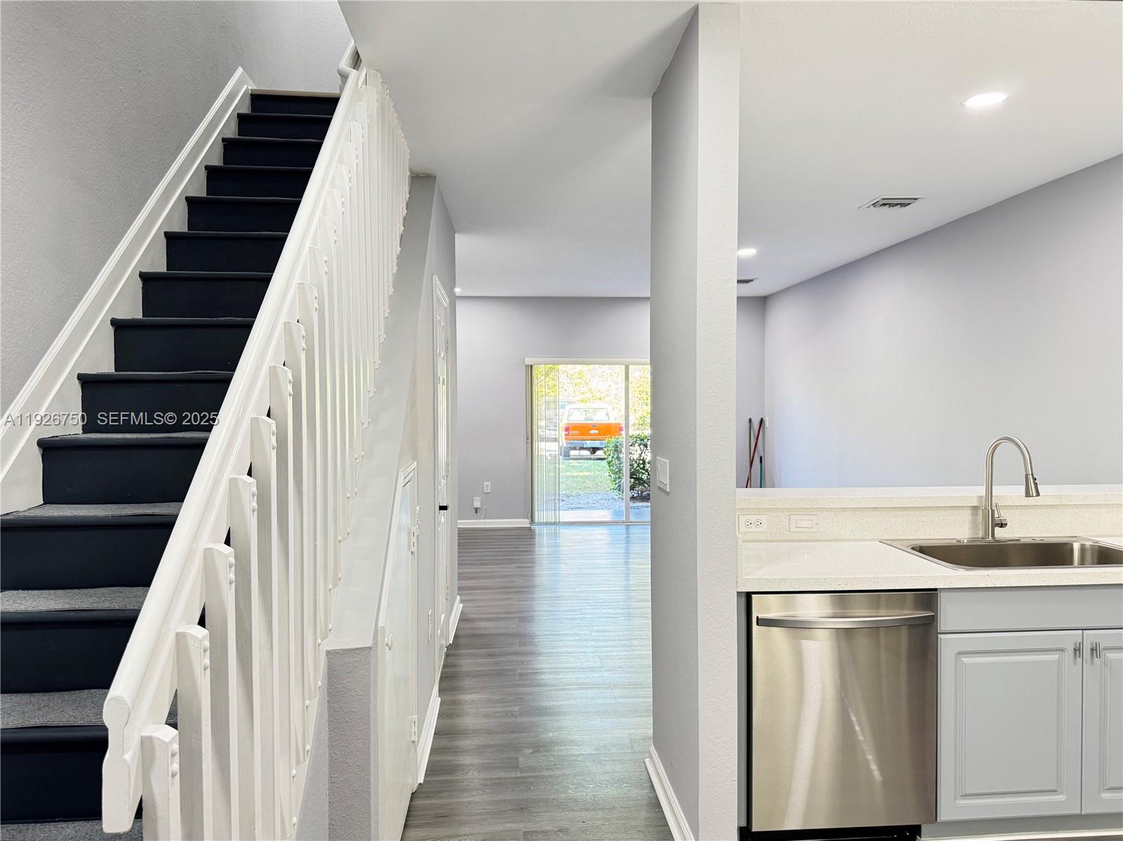 SOLABELLA CONDO - Residential