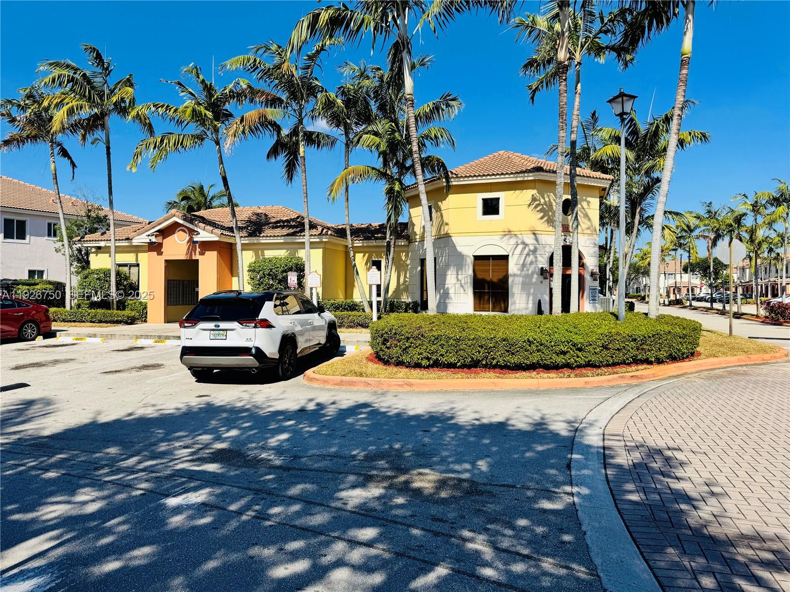 SOLABELLA CONDO - Residential