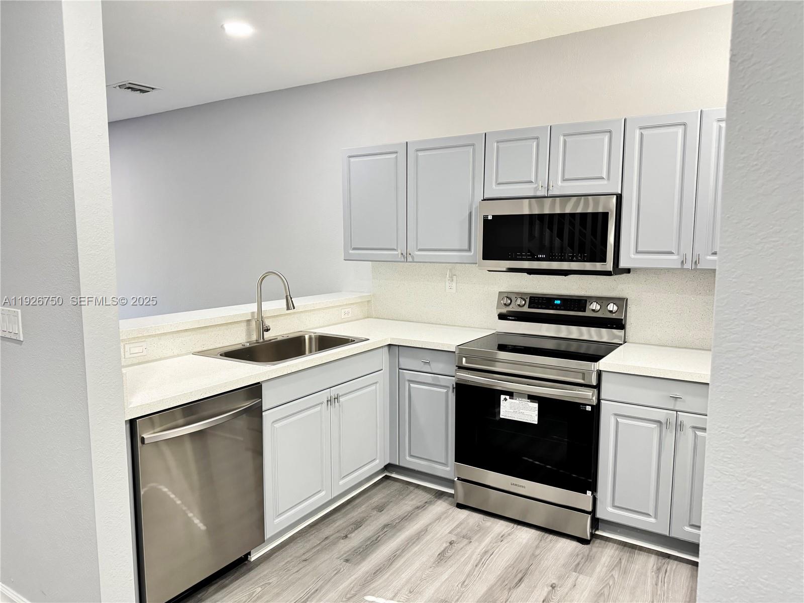 SOLABELLA CONDO - Residential