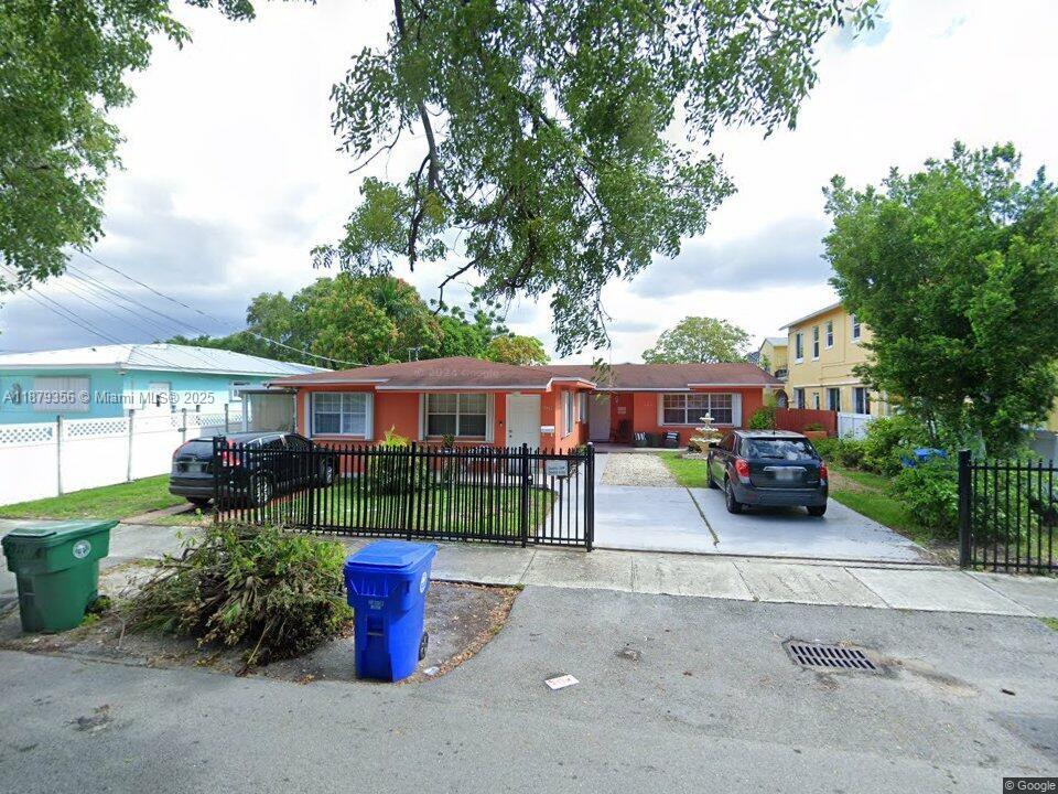 WONDERFUL "L" DUPLEX 2/1 FRONT 3/2 BACK OVERSIZE LOT FENCED, UPGRADED GATED FRONT ENTRANCE EACH UNIT HAS DRIVEWAY PARKING ON PROPERTY, BOTH UNITS IN WONDERFUL CONDITIONS, NEW FLOORING, BATHROOMS UPDATED, KITCHENS UPDATED, WASHER DRYER IN EACH UNIT, ACCORDIAN SHUTTERS ON ALL WINDOWS, CITY IS IMPROVING ALL DRAINAGE AND STREET REPAIRS THROUGTOUT NEIGHBORHOOD