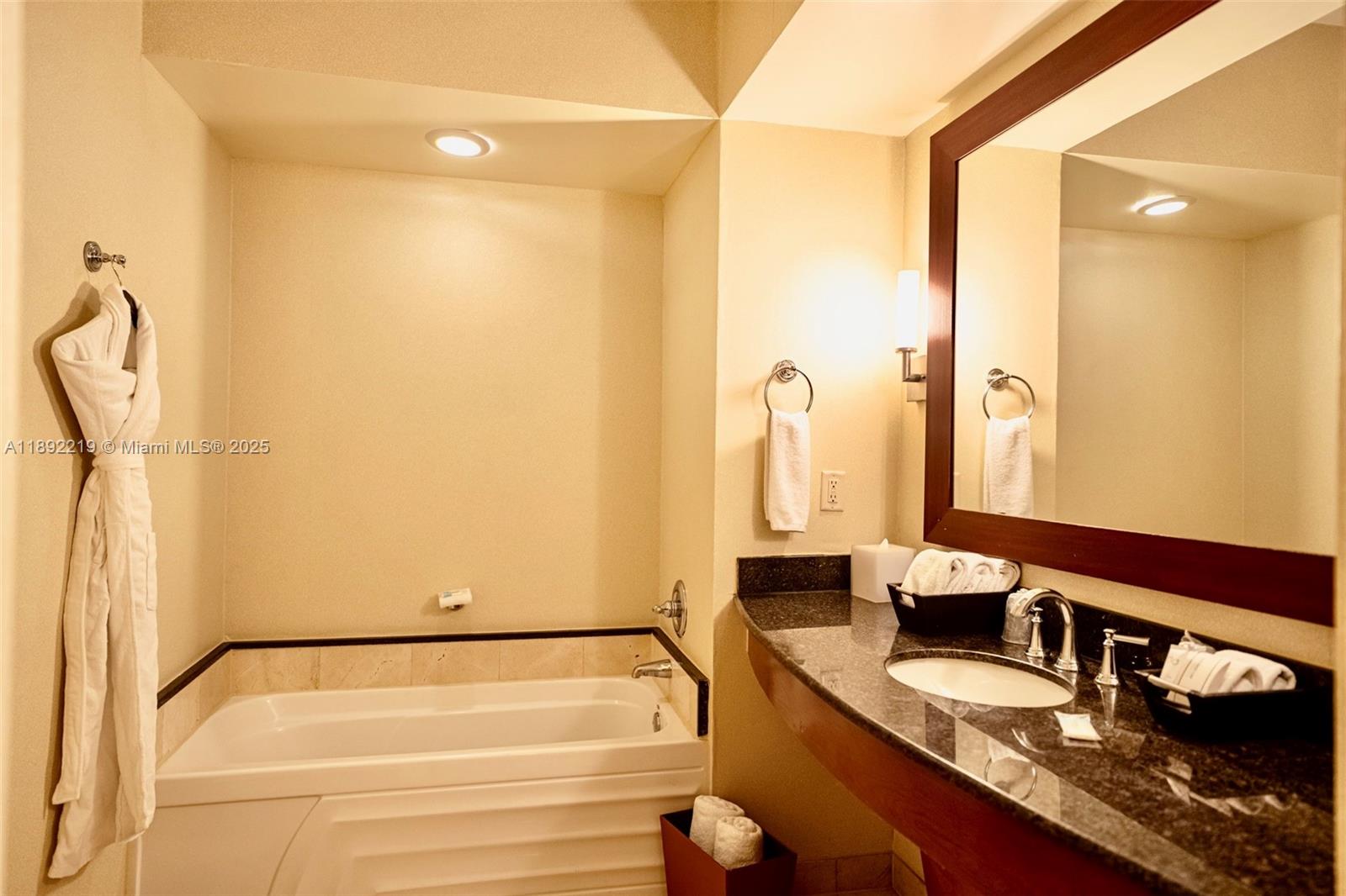 TRUMP INTERNATIONAL SONES - Residential