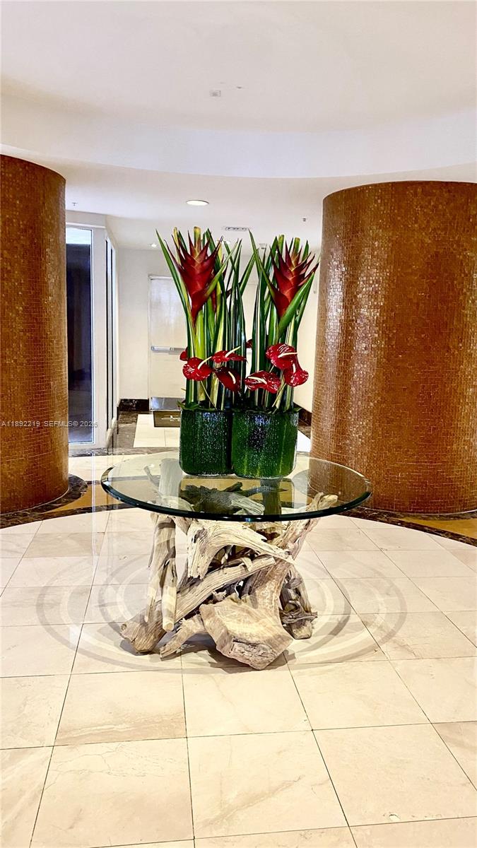 TRUMP INTERNATIONAL SONES - Residential