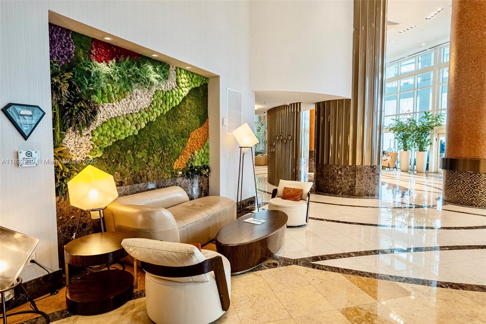 TRUMP INTERNATIONAL SONES - Residential