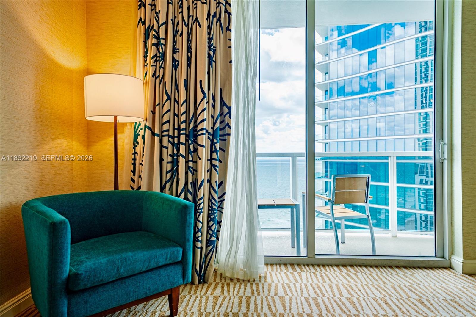 TRUMP INTERNATIONAL SONES - Residential