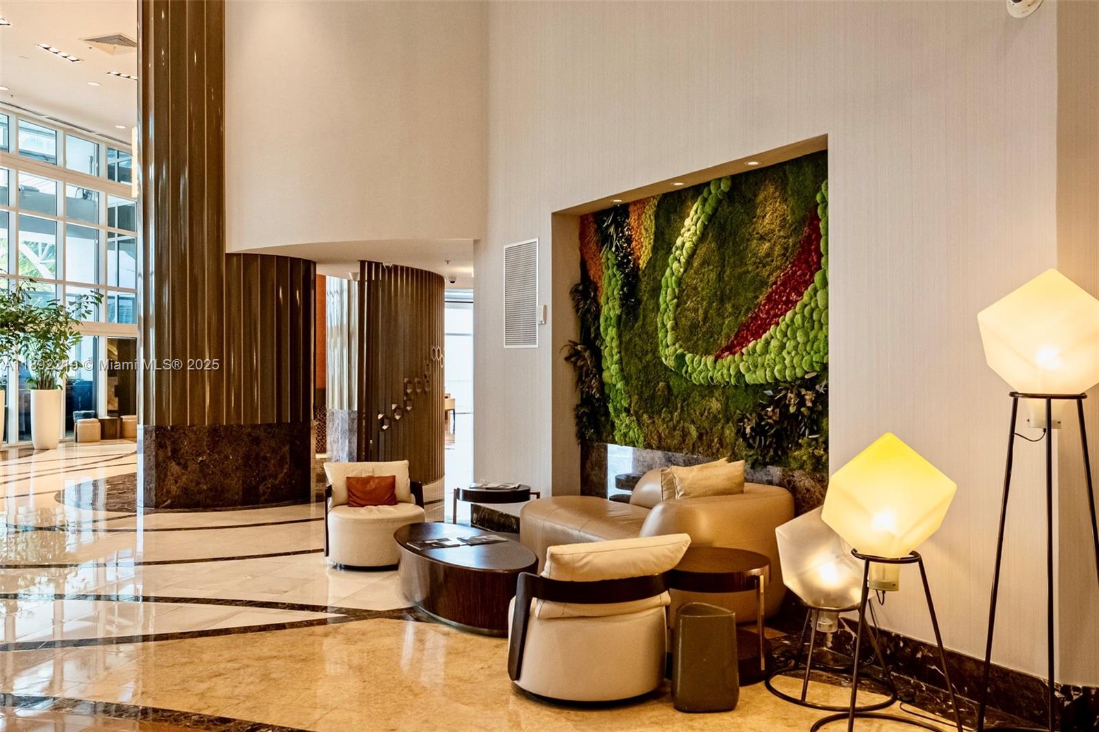 TRUMP INTERNATIONAL SONES - Residential