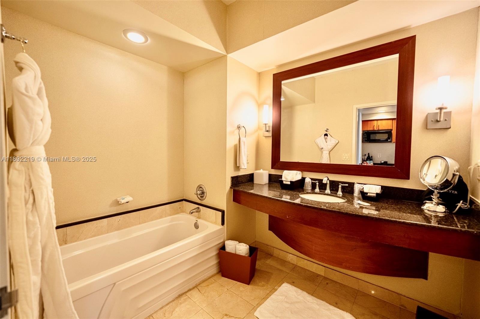 TRUMP INTERNATIONAL SONES - Residential