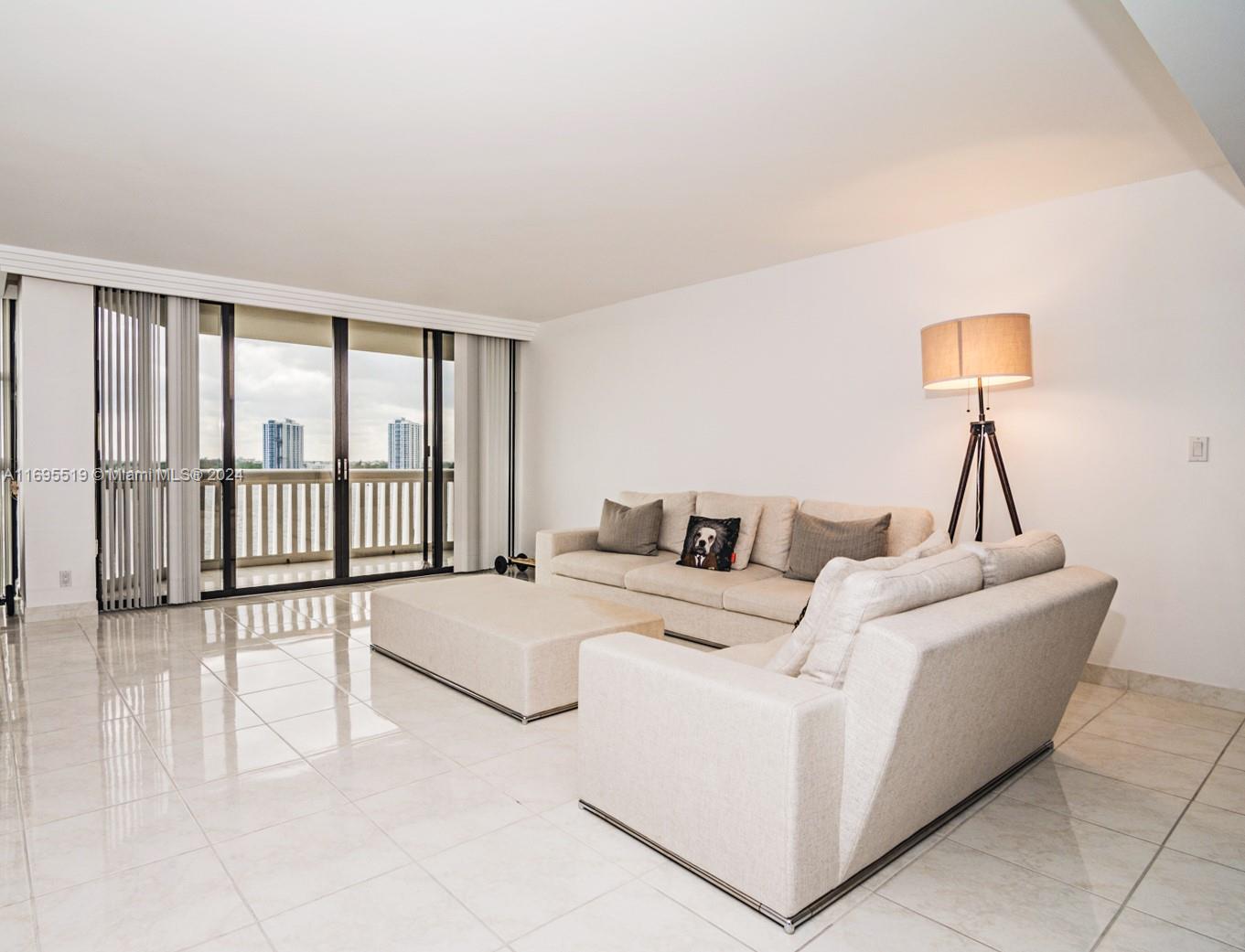 Property for Sale at 1000 Island Blvd 802, Aventura, Miami-Dade County, Florida - Bedrooms: 3 
Bathrooms: 3  - $529,000