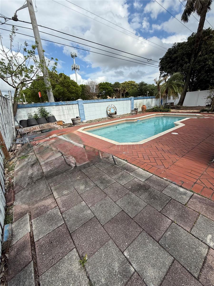 NORTH LAUDERDALE VILLAGE - Residential