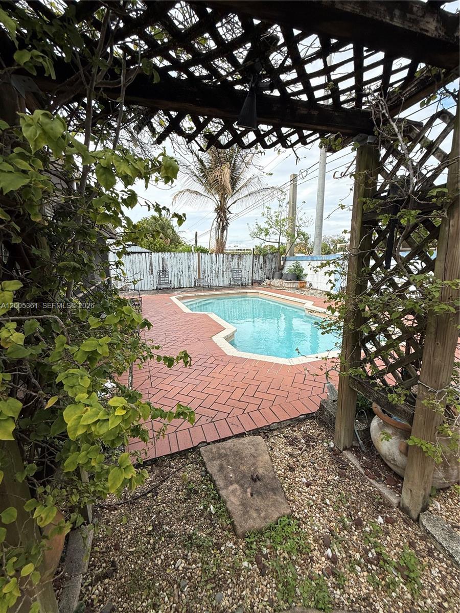 NORTH LAUDERDALE VILLAGE - Residential