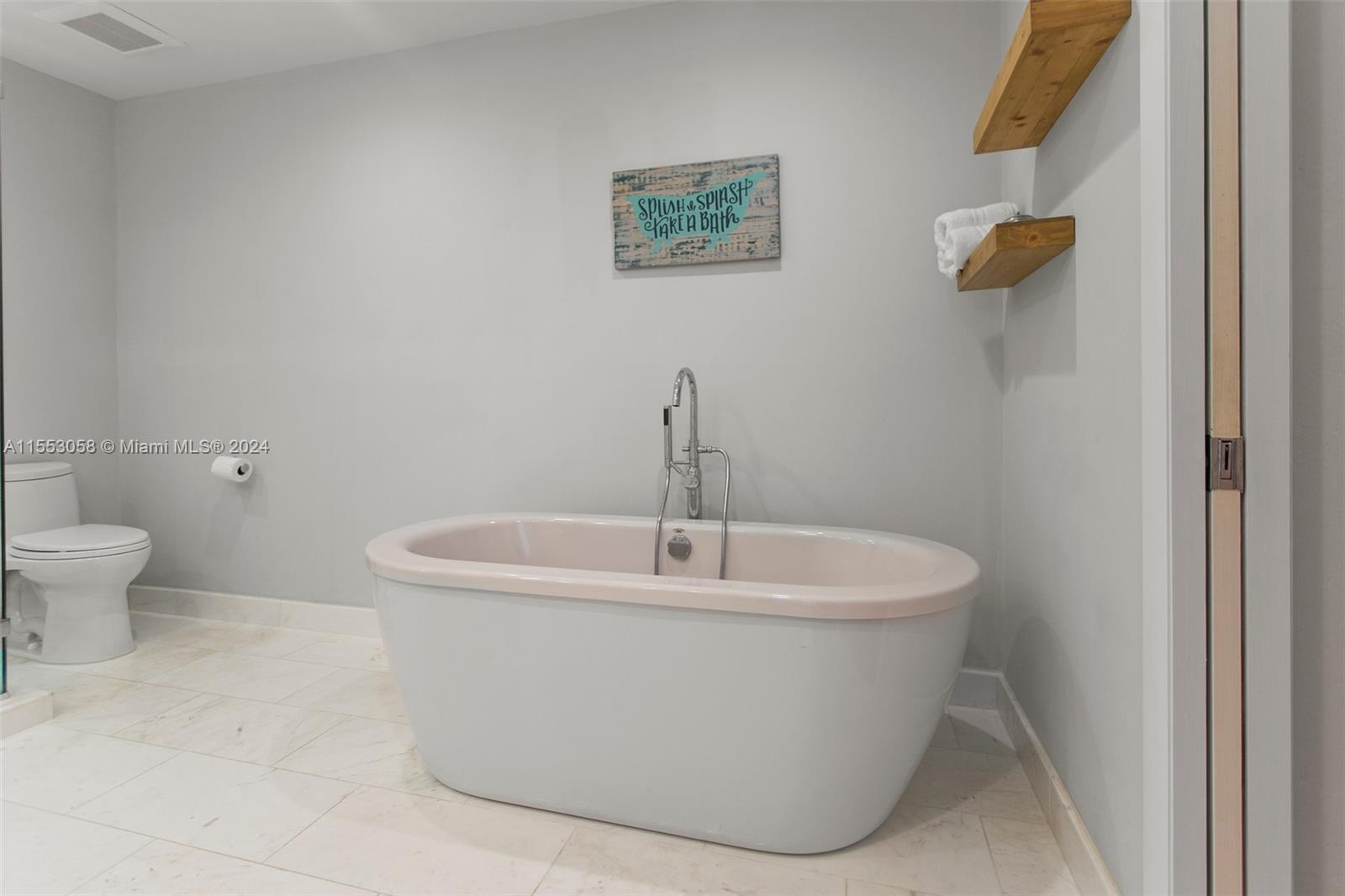 HOLIDAY ESTS - Residential