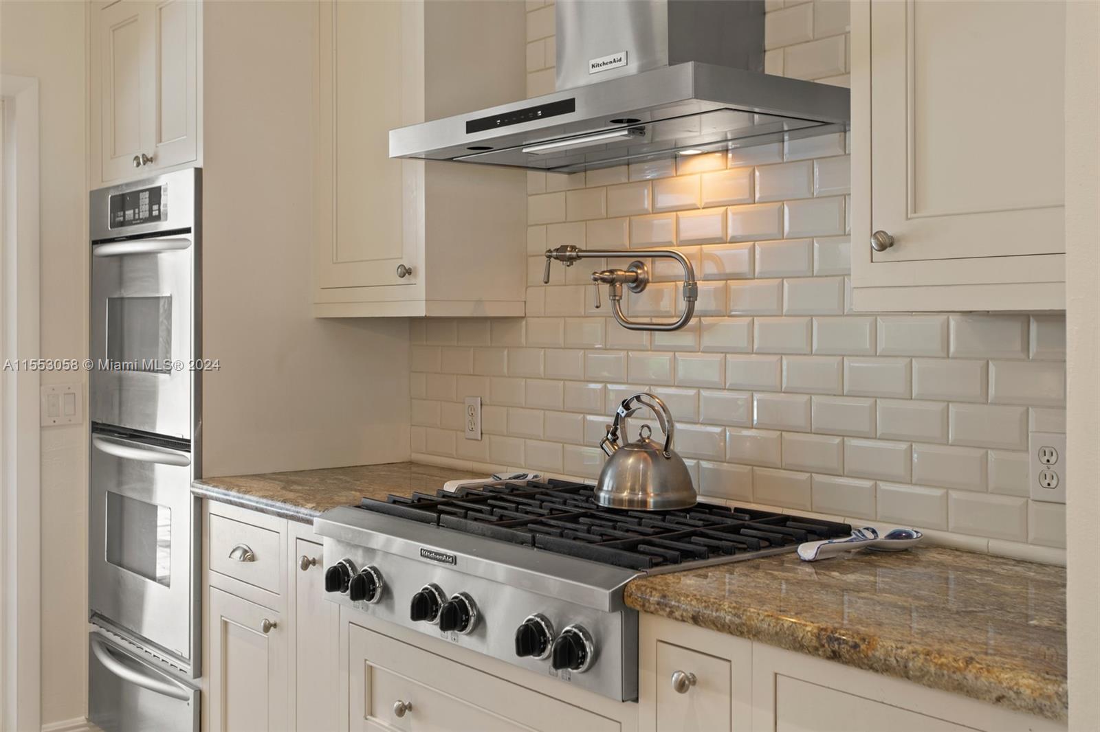 HOLIDAY ESTS - Residential