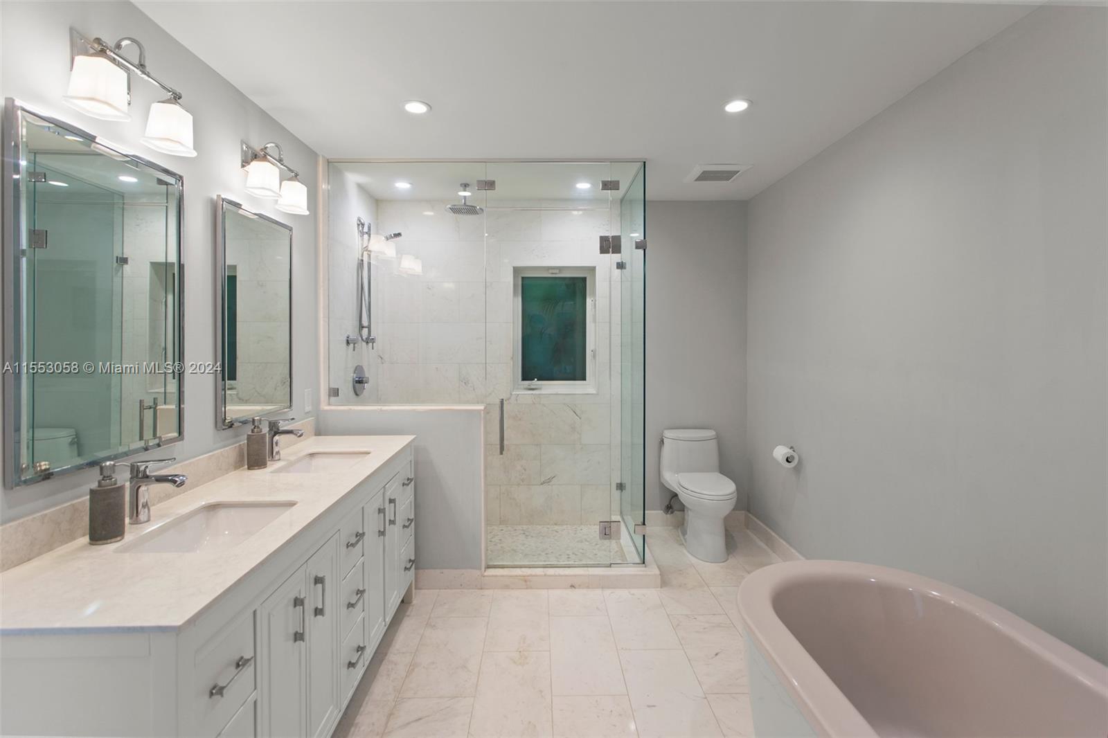 HOLIDAY ESTS - Residential