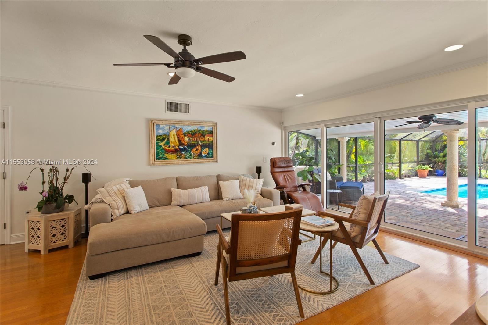 HOLIDAY ESTS - Residential