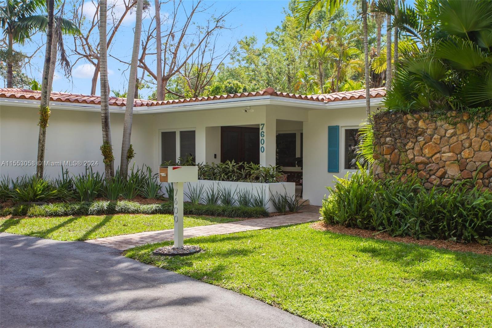 HOLIDAY ESTS - Residential