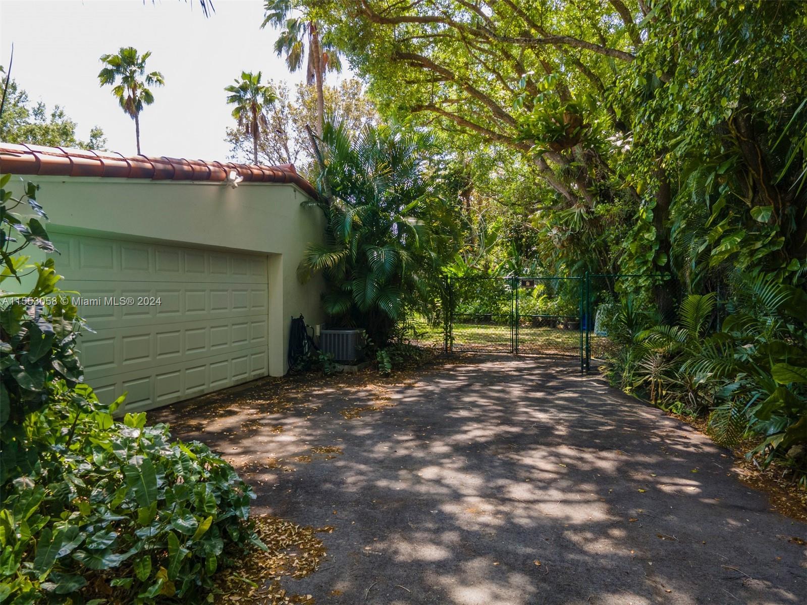 HOLIDAY ESTS - Residential