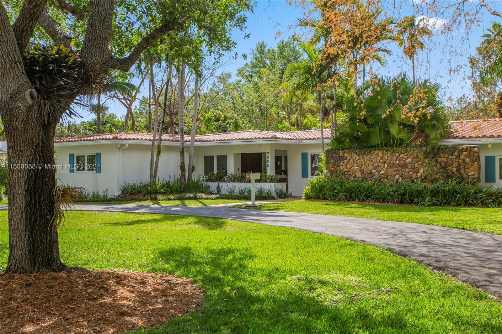 HOLIDAY ESTS - Residential