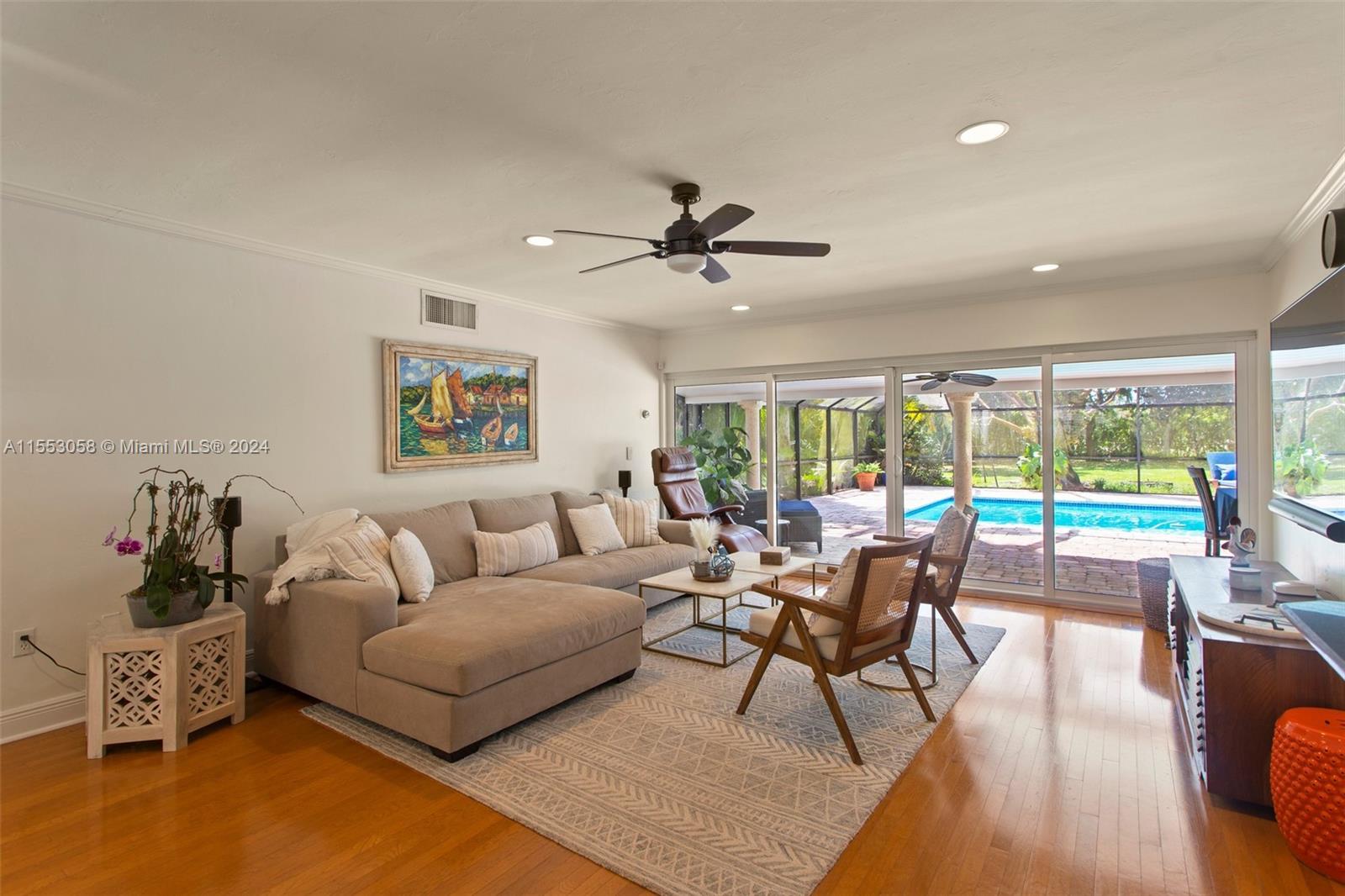 HOLIDAY ESTS - Residential