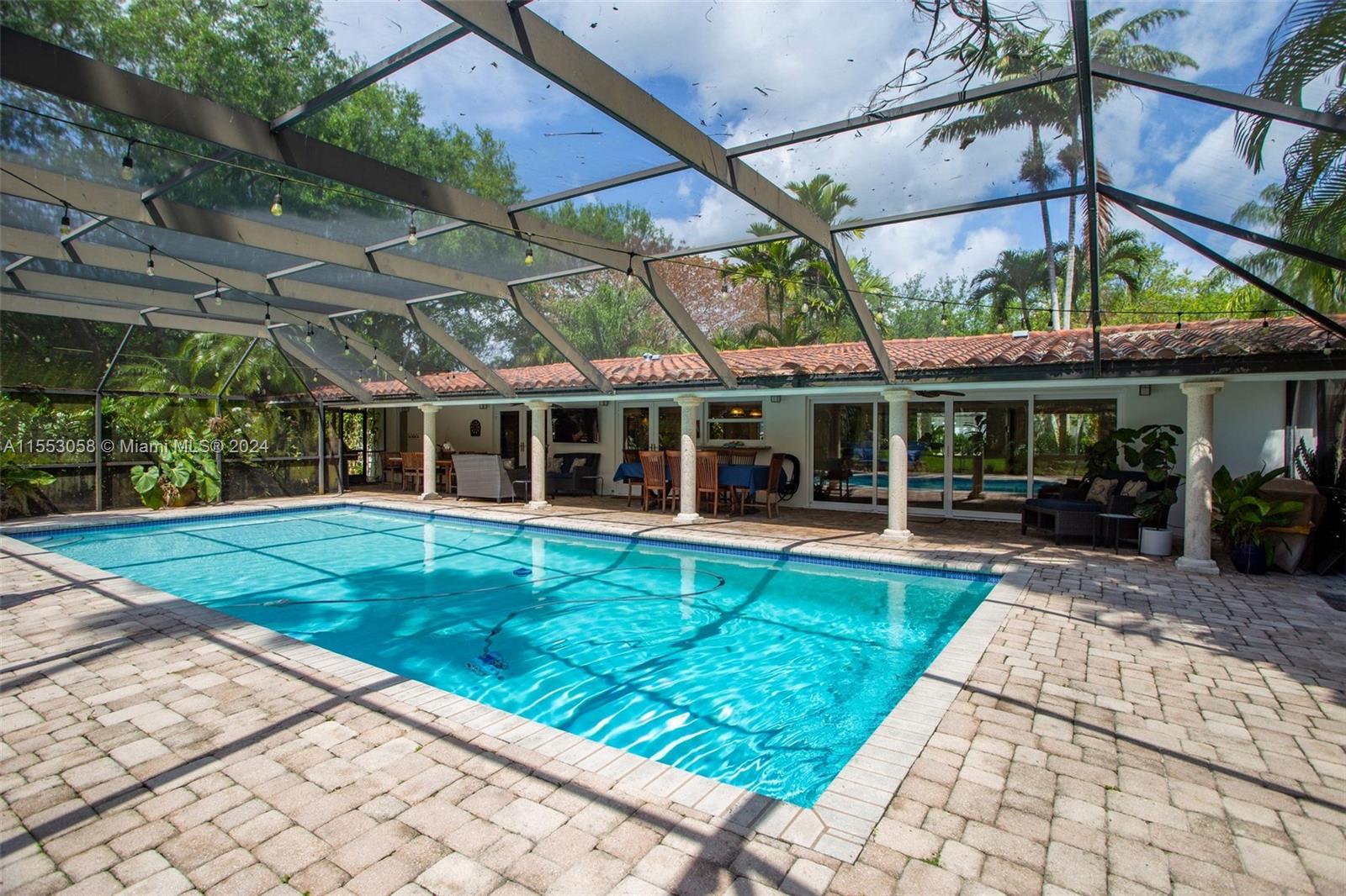 HOLIDAY ESTS - Residential