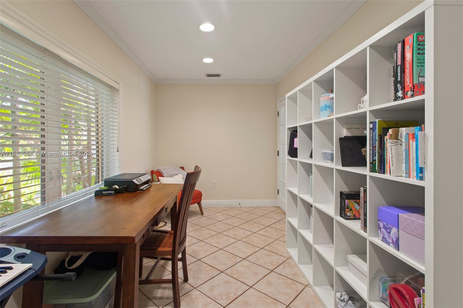 HOLIDAY ESTS - Residential