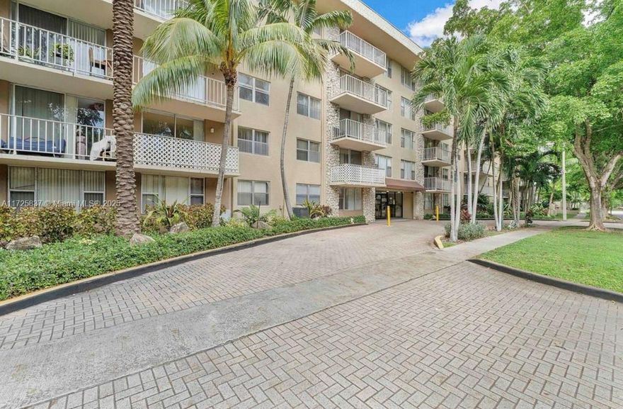 Great 1 bedroom, 1.5 baths in the heart of North Miami. BEST PRICE in the building. Motivated seller!
Unit has open balcony looking at the boulevard. Freshly painted. Wont last. Contact listing agent for showing instructions. Tenant occupied. Great for investors