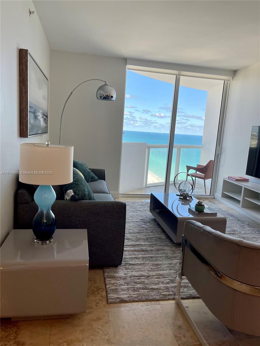 AKOYA CONDO - Residential Lease