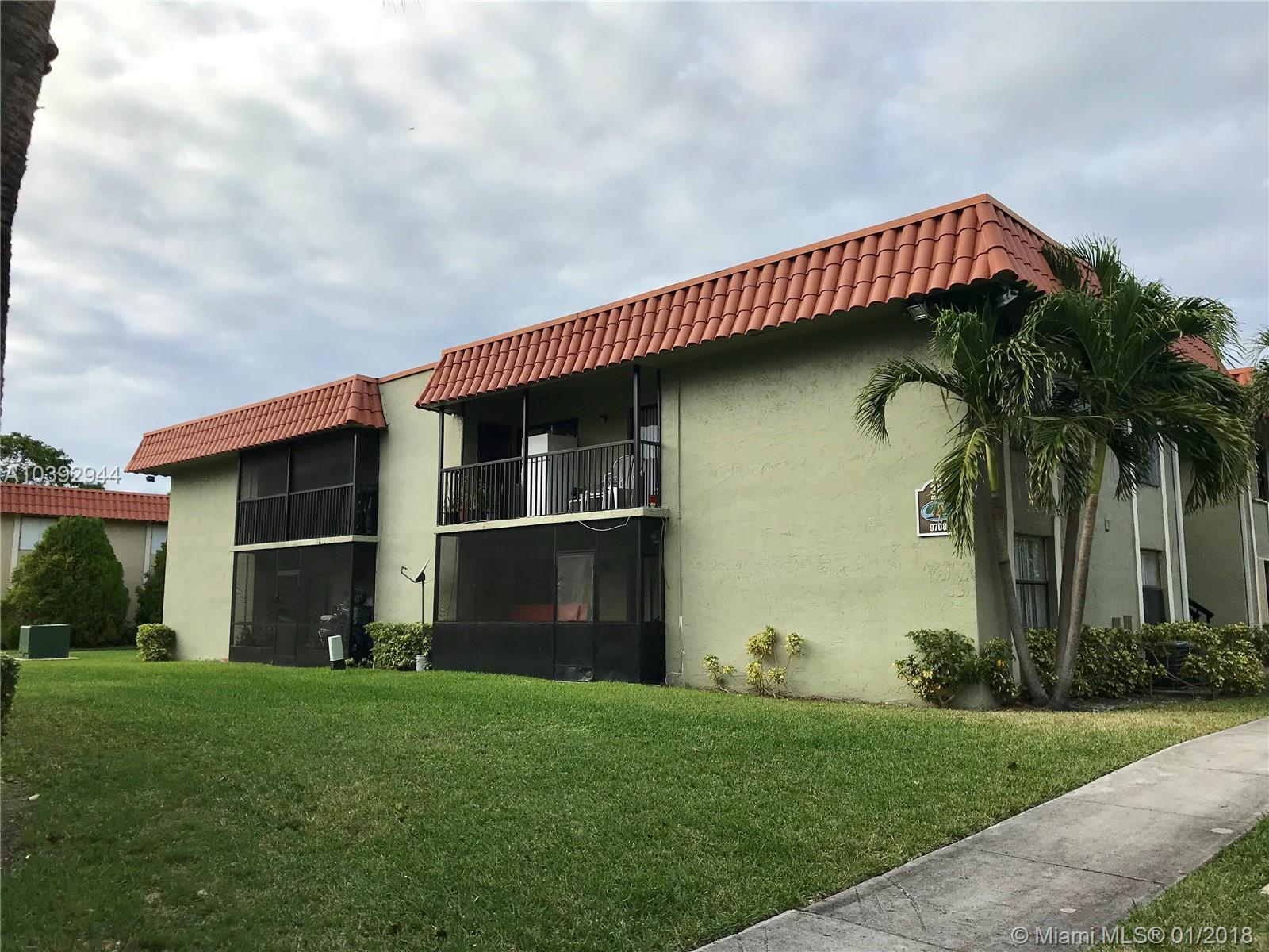 Excellent condo 3/2 for Rent in the Hammocks Kendall. Easy to show. Close to shopping Centers. Owner will install NEW APLAiNCES...good credit, police report and proof of income