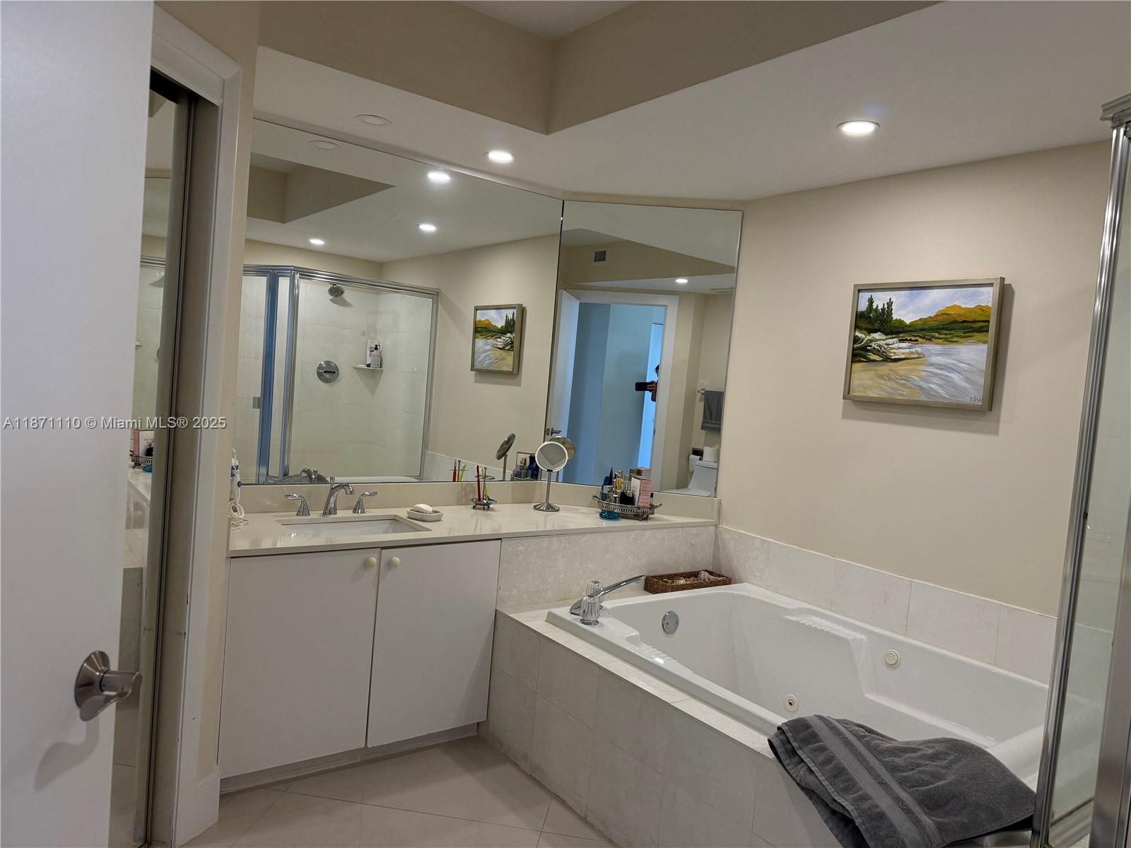 THE LANDMARK CONDO - Residential