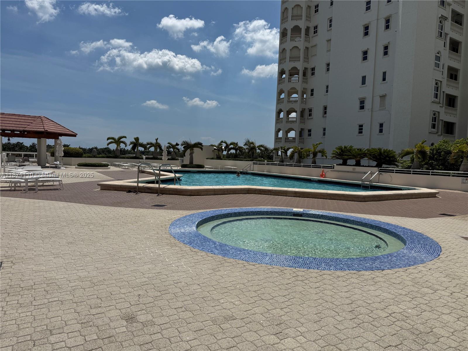 THE LANDMARK CONDO - Residential