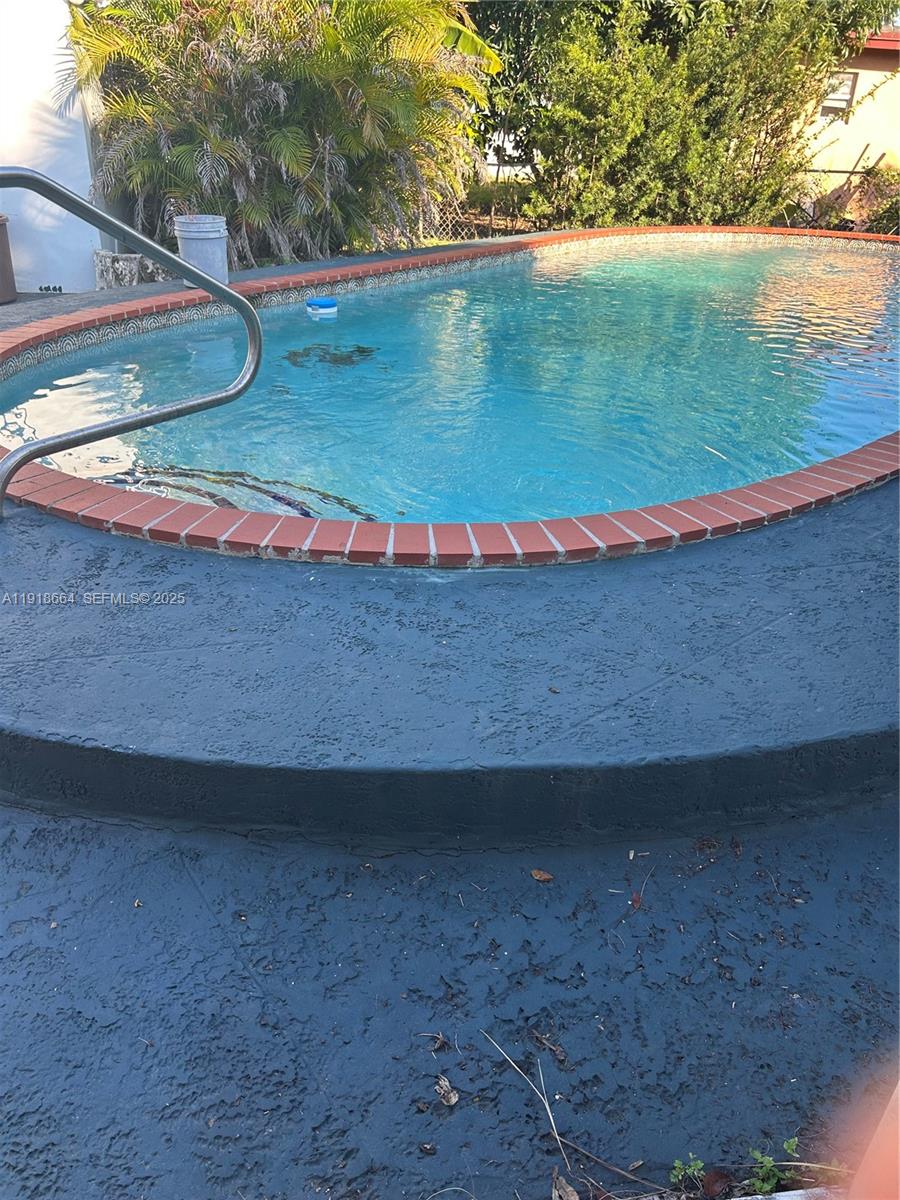 HIALEAH HOMESITES 1ST ADD - Residential