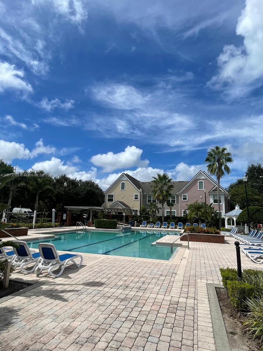 HAMPTONS AT METROWEST - Residential Lease