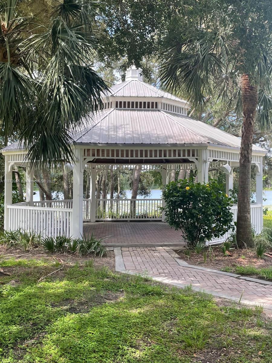 HAMPTONS AT METROWEST - Residential Lease