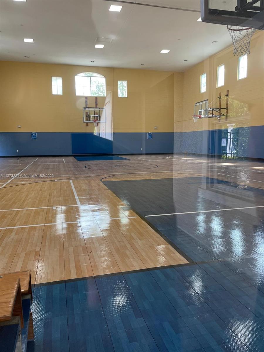 HAMPTONS AT METROWEST - Residential Lease