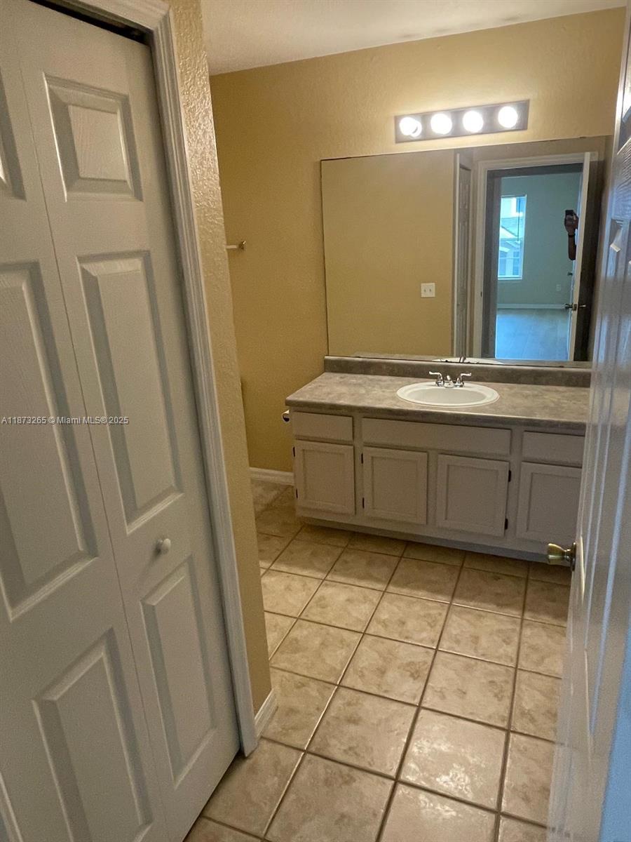 HAMPTONS AT METROWEST - Residential Lease