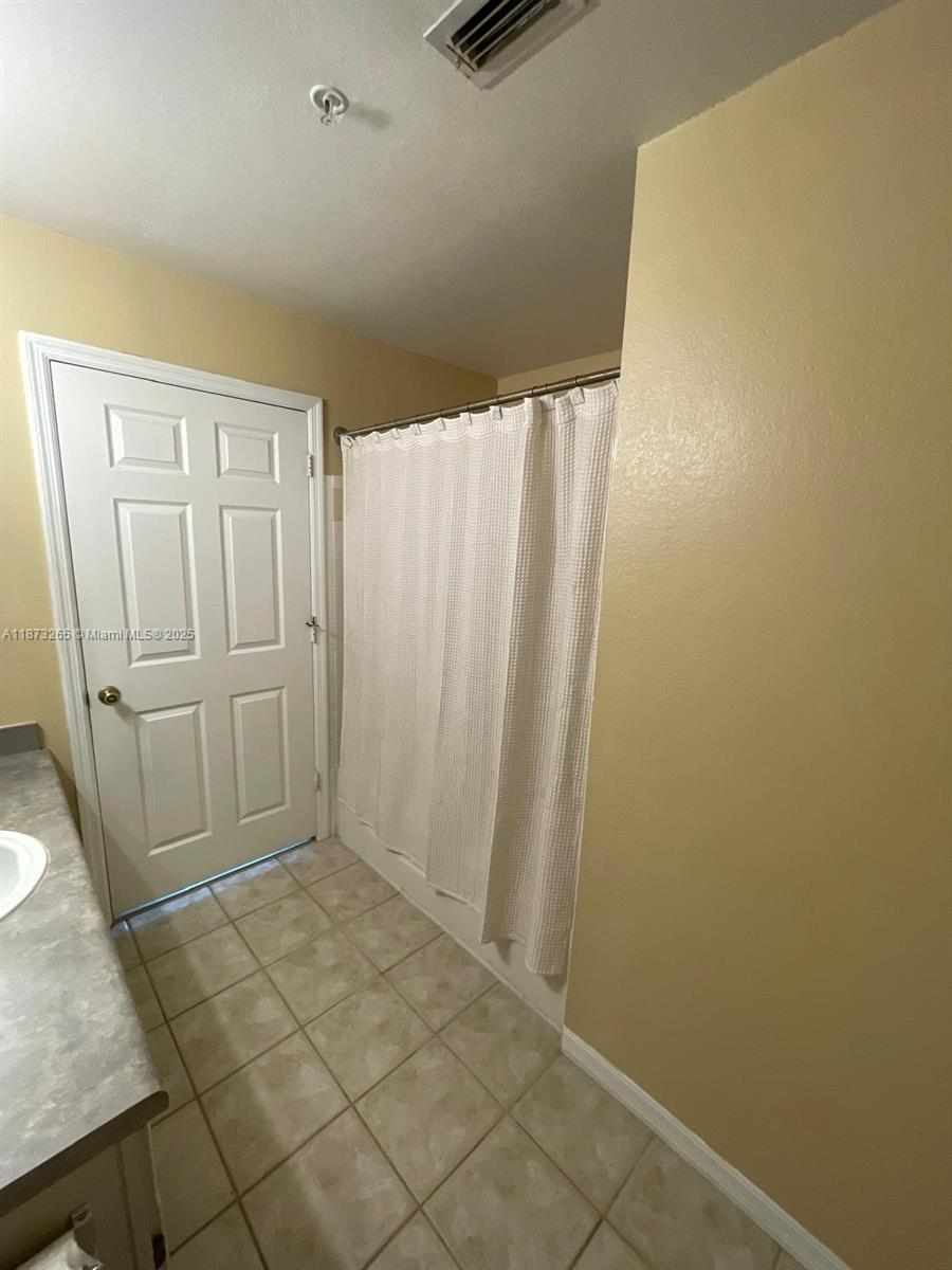 HAMPTONS AT METROWEST - Residential Lease