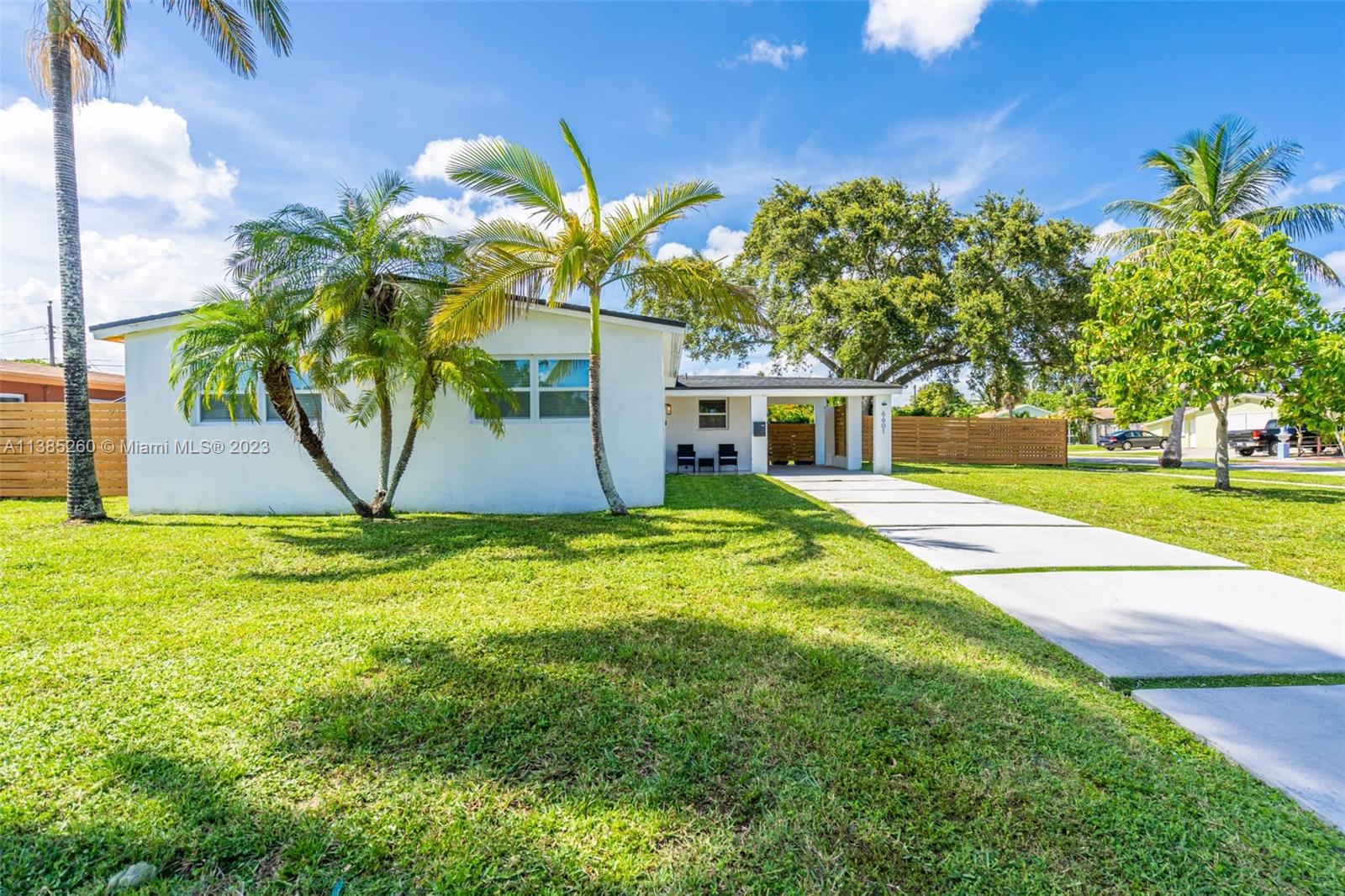 THE PROPERTY IS FULLY RENOVATED AND FULLY FURNISHED! ANNUAL RENTAL; PETS ALLOWED UPON APPROVAL. TENANT WILL BE RESPONSABLE FOR LANDSCAPING, ELECTRICITY AND CABLE