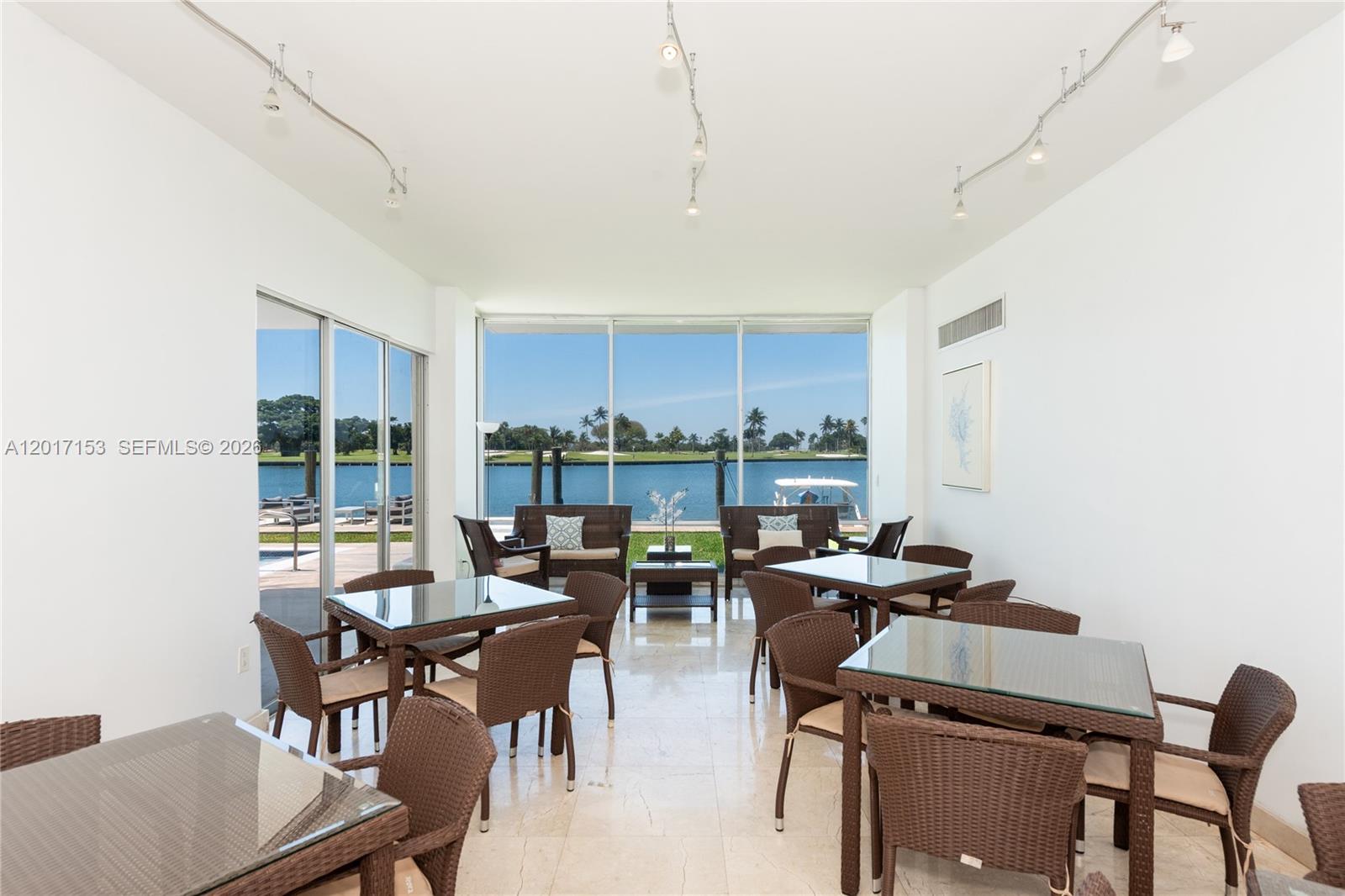 COLONY BAY HARBOR APTS CO - Residential