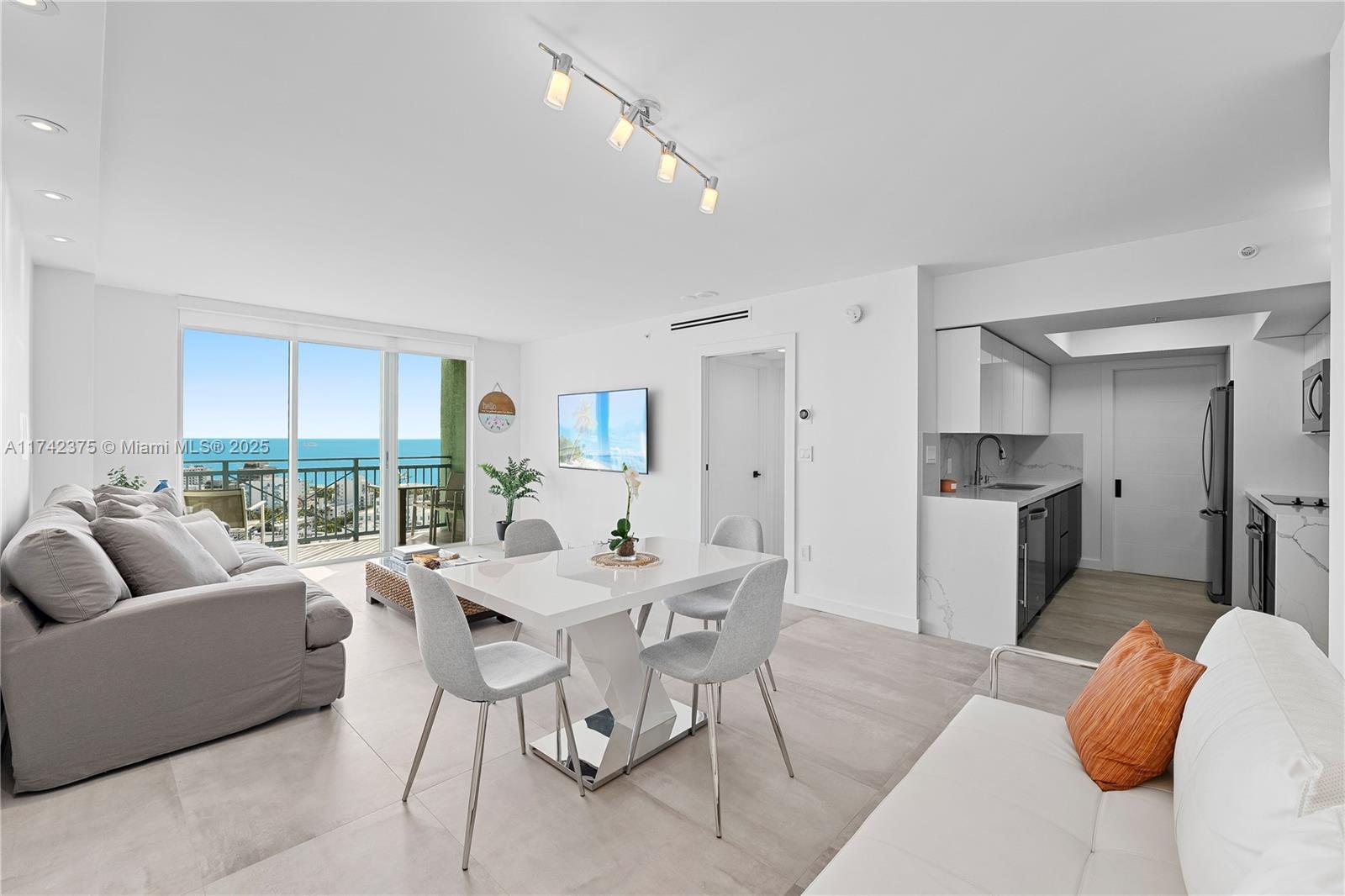 Rental Property at 90 Alton Rd 2505, Miami Beach, Miami-Dade County, Florida - Bedrooms: 1 
Bathrooms: 1  - $5,100 MO.