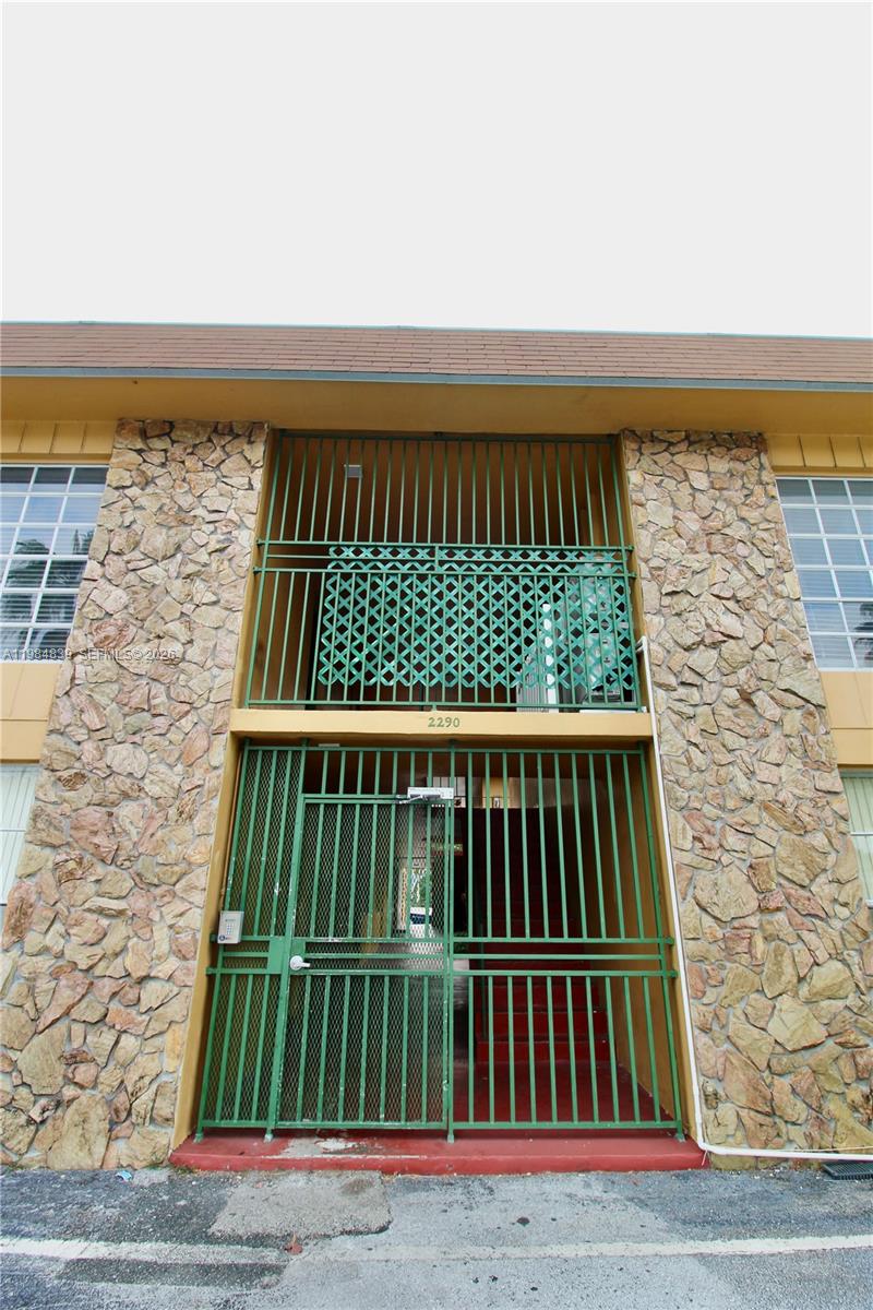 2290 NW North River Dr 14