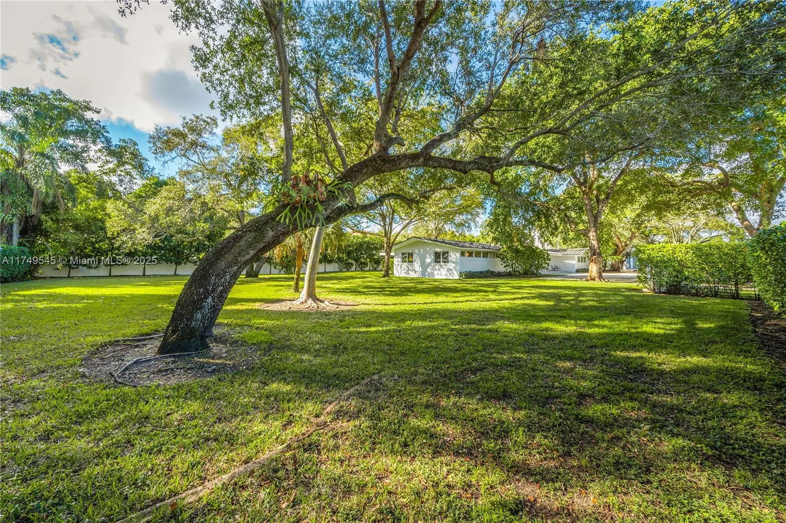 Miami, Florida 33143, United States, 4 Bedrooms Bedrooms, ,4 BathroomsBathrooms,Residential,Active,487